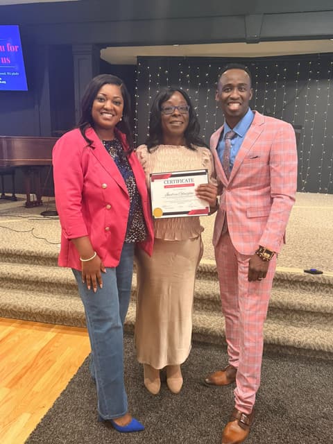 Certificates presented at the Romans 116 Church certification ceremony (4)