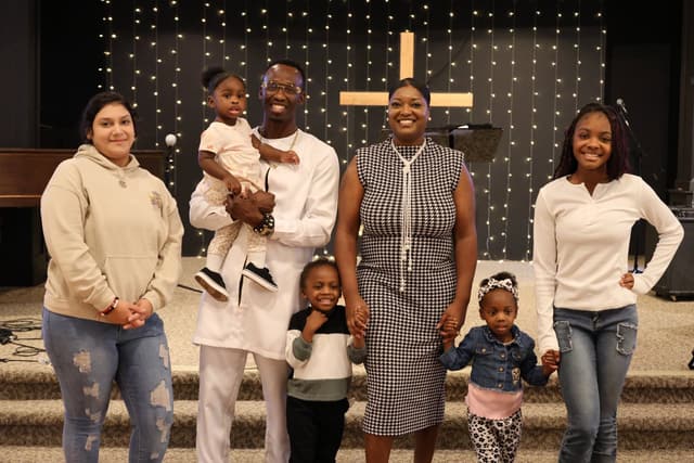 The Romans 116 Church family together in Lynnwood, Washington (7)
