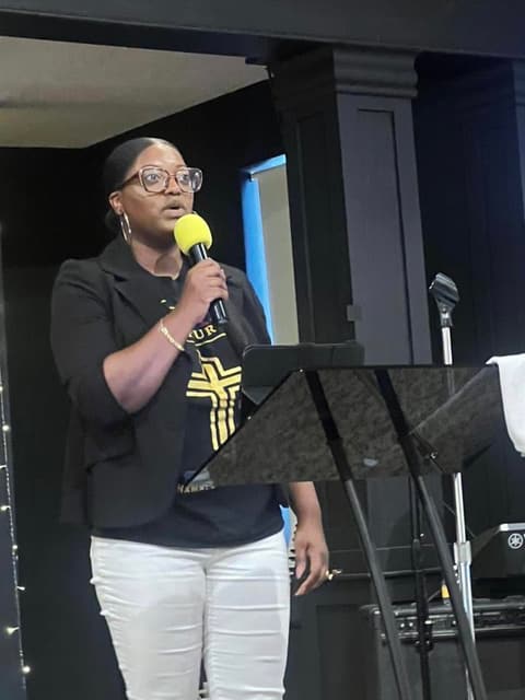 Worship at Romans 116 Church in Lynnwood, Washington (1)