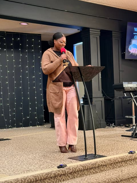 Worship at Romans 116 Church in Lynnwood, Washington (7)