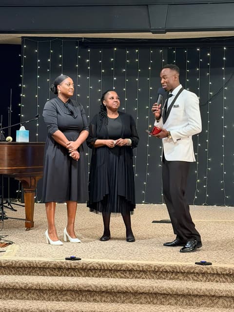 Worship at Romans 116 Church in Lynnwood, Washington (13)